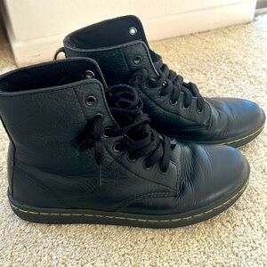 Dr. Martens Newton Boot 8-eye